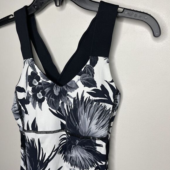 LULULEMON Womens Black Floral Crossback Tank Top Brisk Bloom Built-In Bra Yoga 4 - Picture 3 of 10